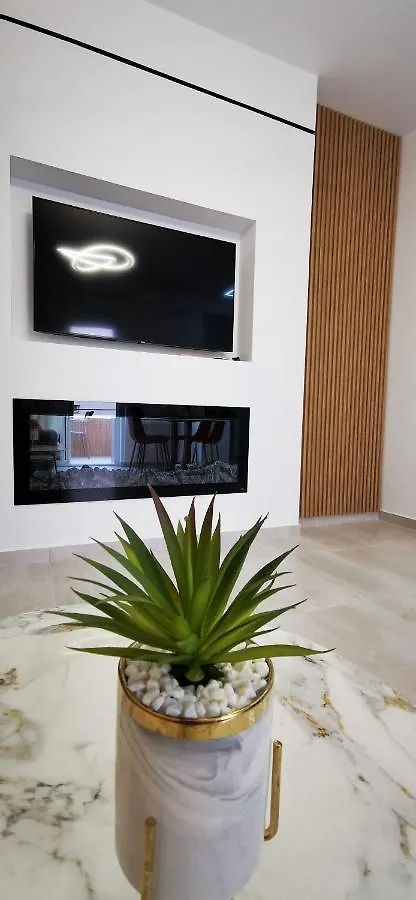Lungomare Luxury Sea View Apartaments Vlorë アパート