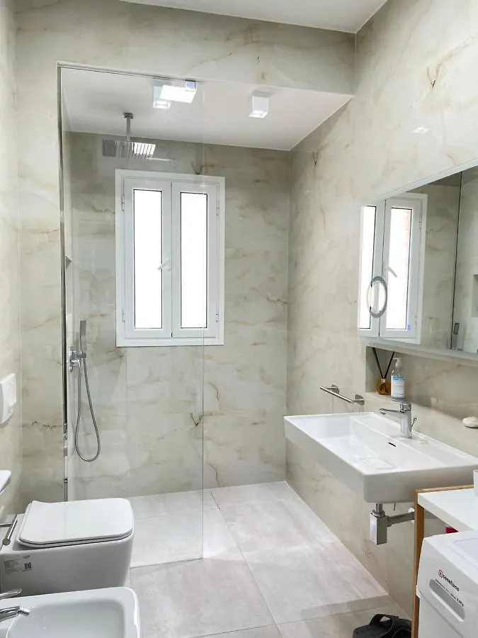 Lungomare Luxury Sea View Apartaments Vlorë アルバニア