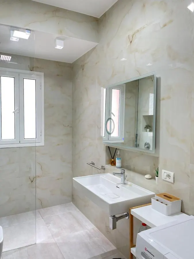 Lungomare Luxury Sea View Apartaments Vlorë 0*,  アルバニア