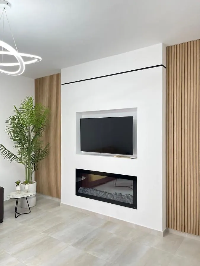 Lungomare Luxury Sea View Apartaments Vlorë アパート