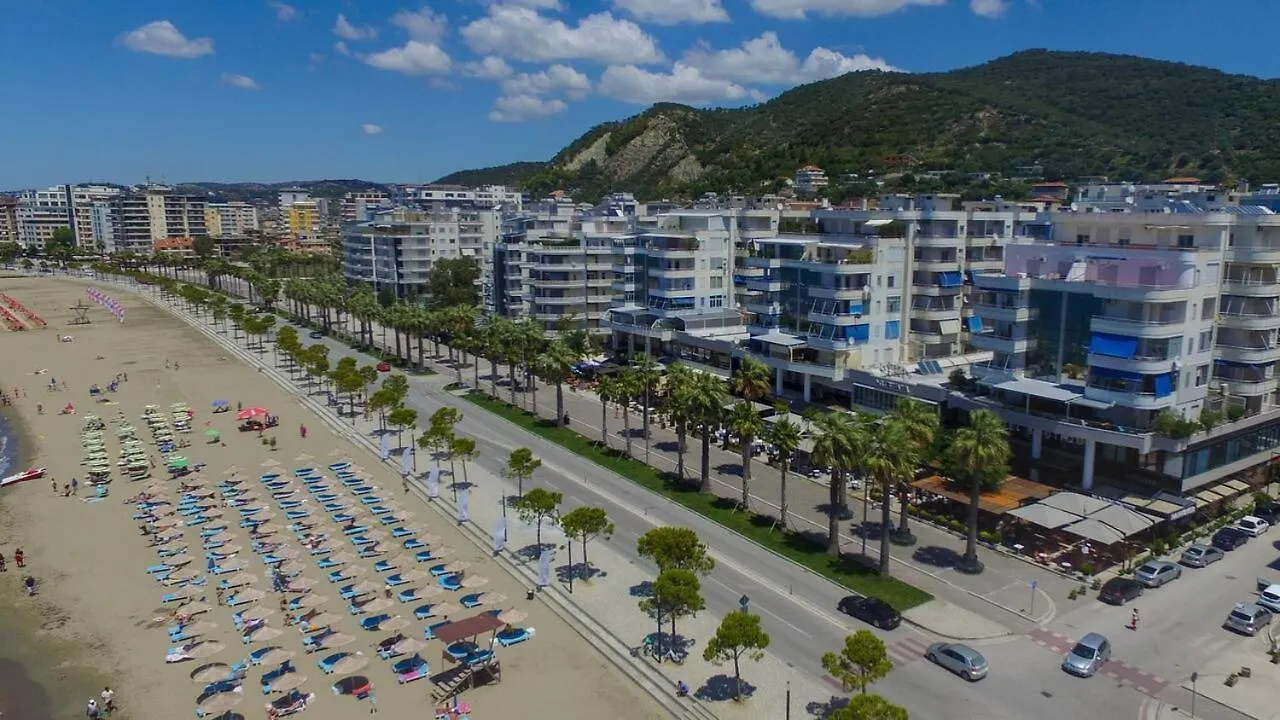 アパート Lungomare Luxury Sea View Apartaments Vlorë アルバニア