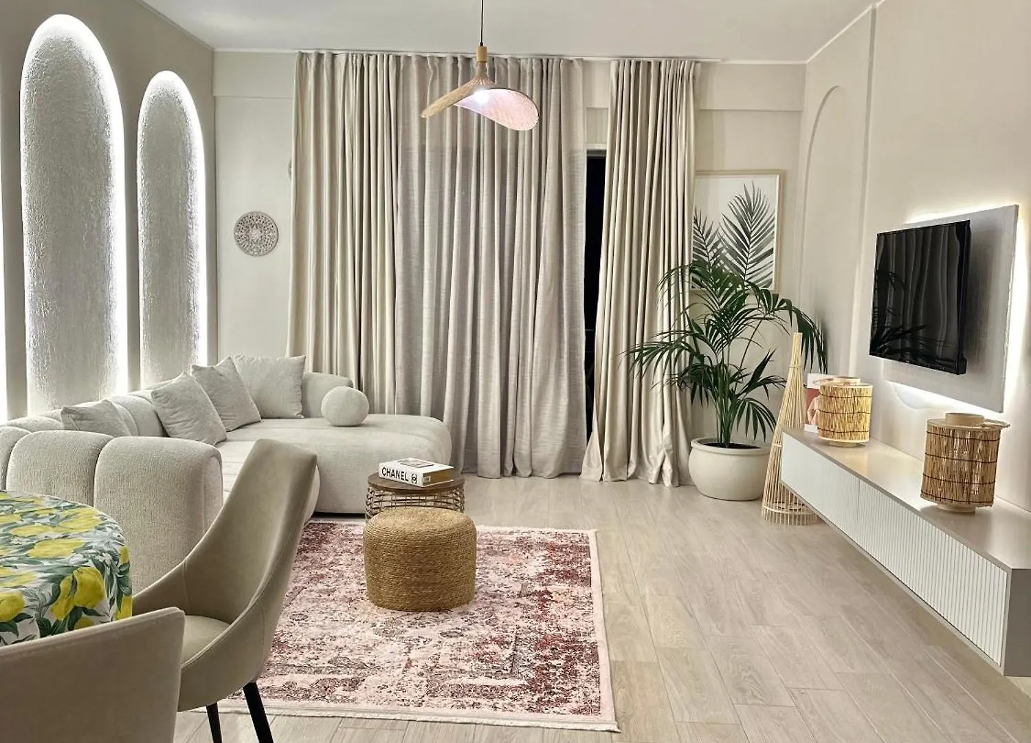 アパート Lungomare Luxury Sea View Apartaments Vlorë アルバニア