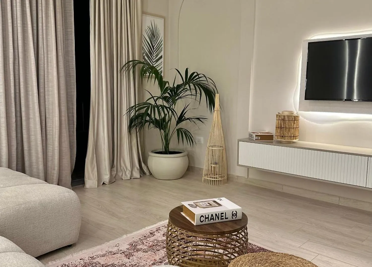 Lungomare Luxury Sea View Apartaments Vlorë アパート