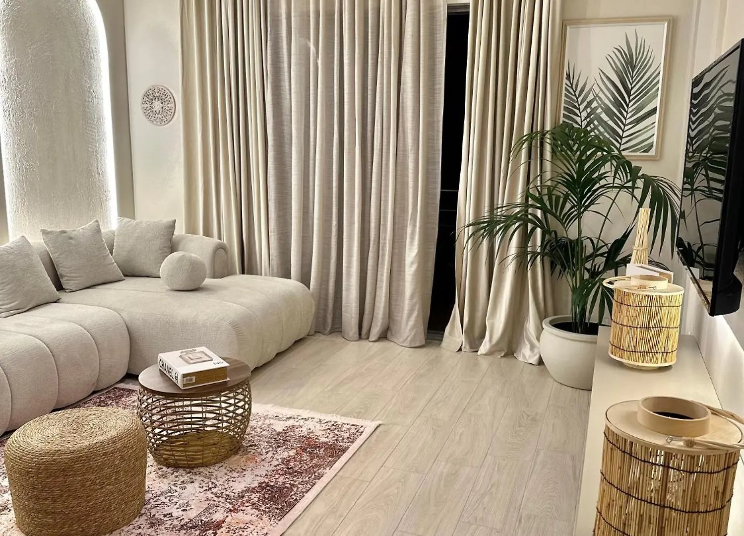 アパート Lungomare Luxury Sea View Apartaments Vlorë アルバニア
