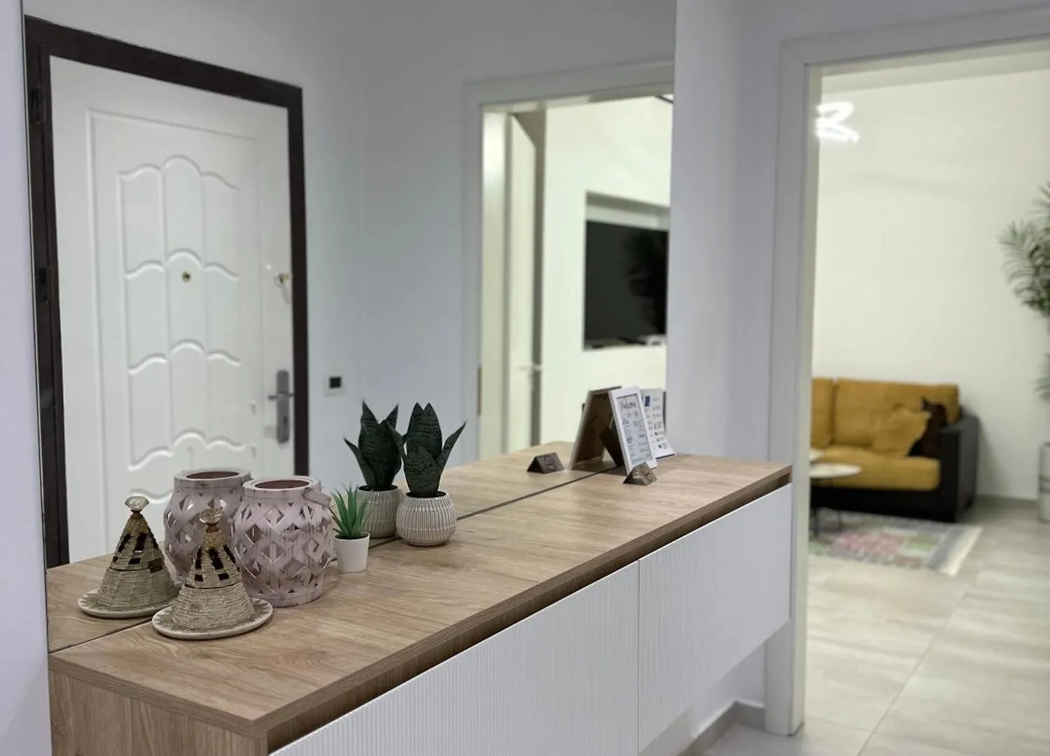Lungomare Luxury Sea View Apartaments Vlorë 0*,
