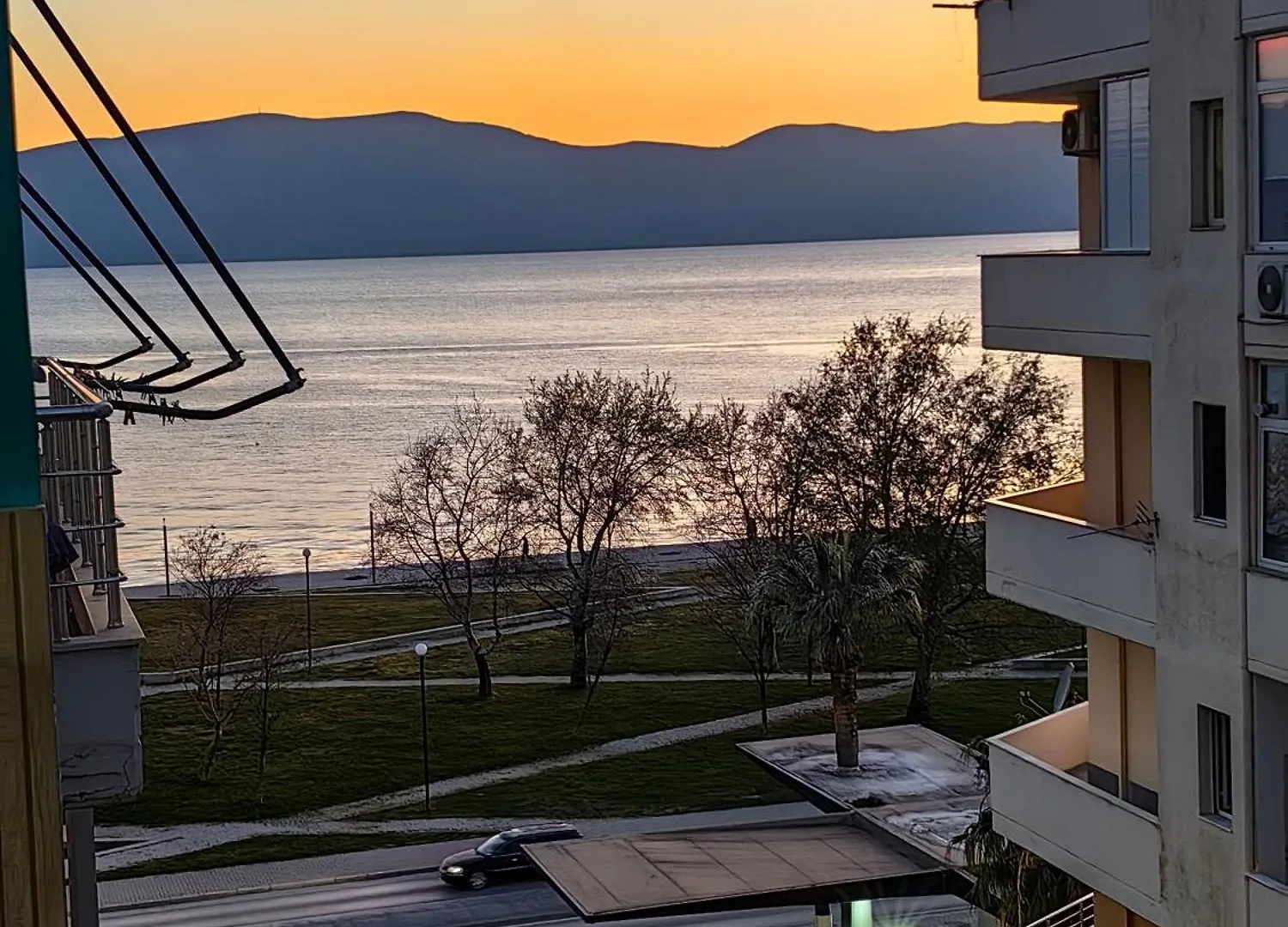 Lungomare Luxury Sea View Apartaments Vlorë アパート
