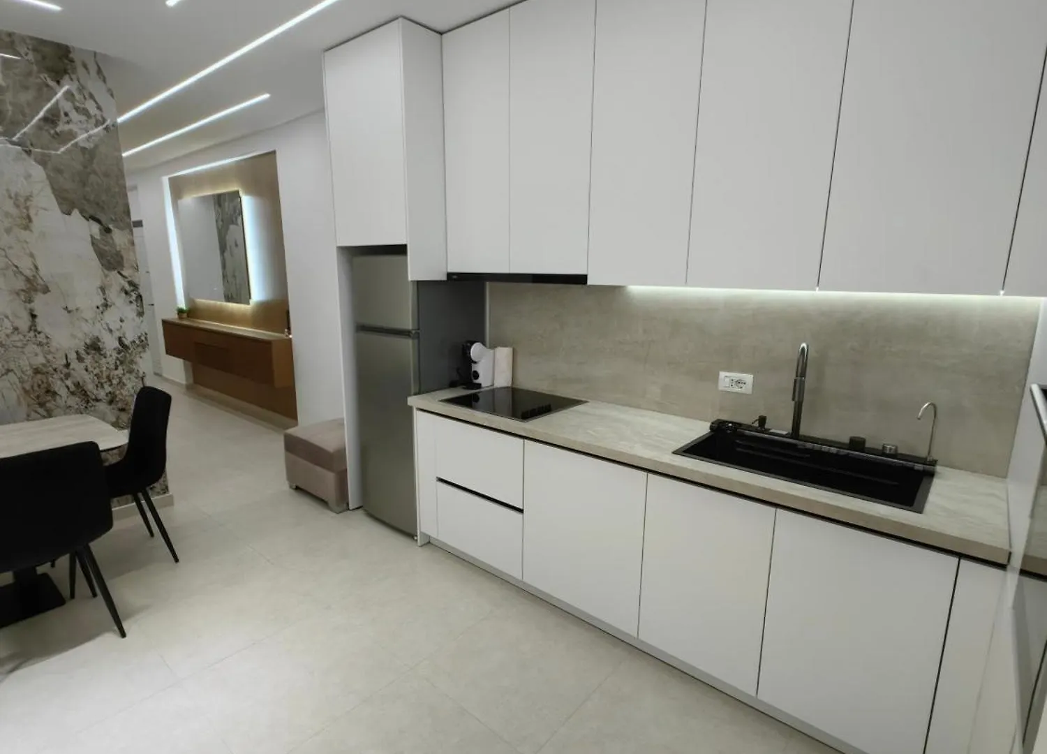 Lungomare Luxury Sea View Apartaments Vlorë 0*,