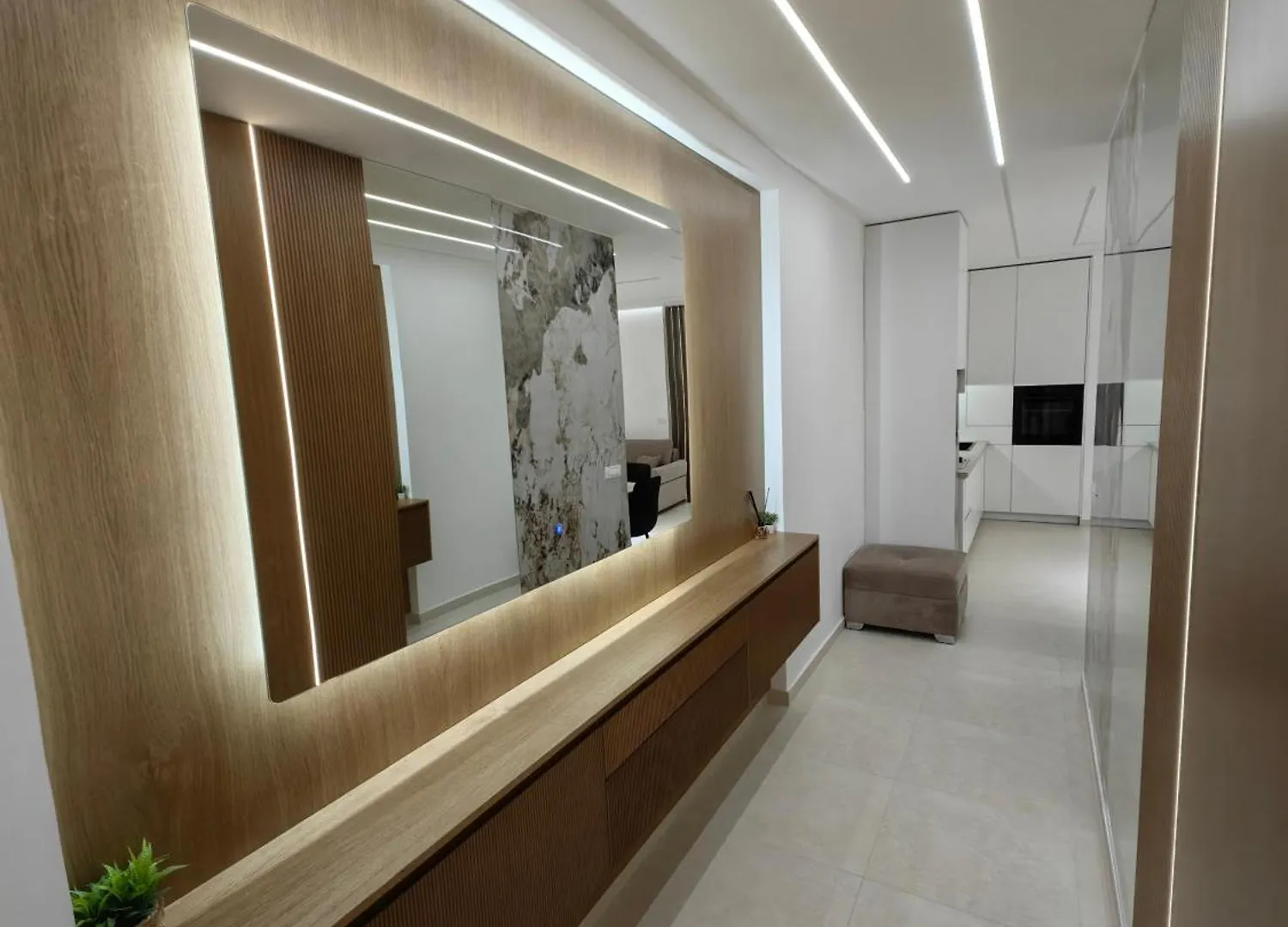 Lungomare Luxury Sea View Apartaments Vlorë 0*,