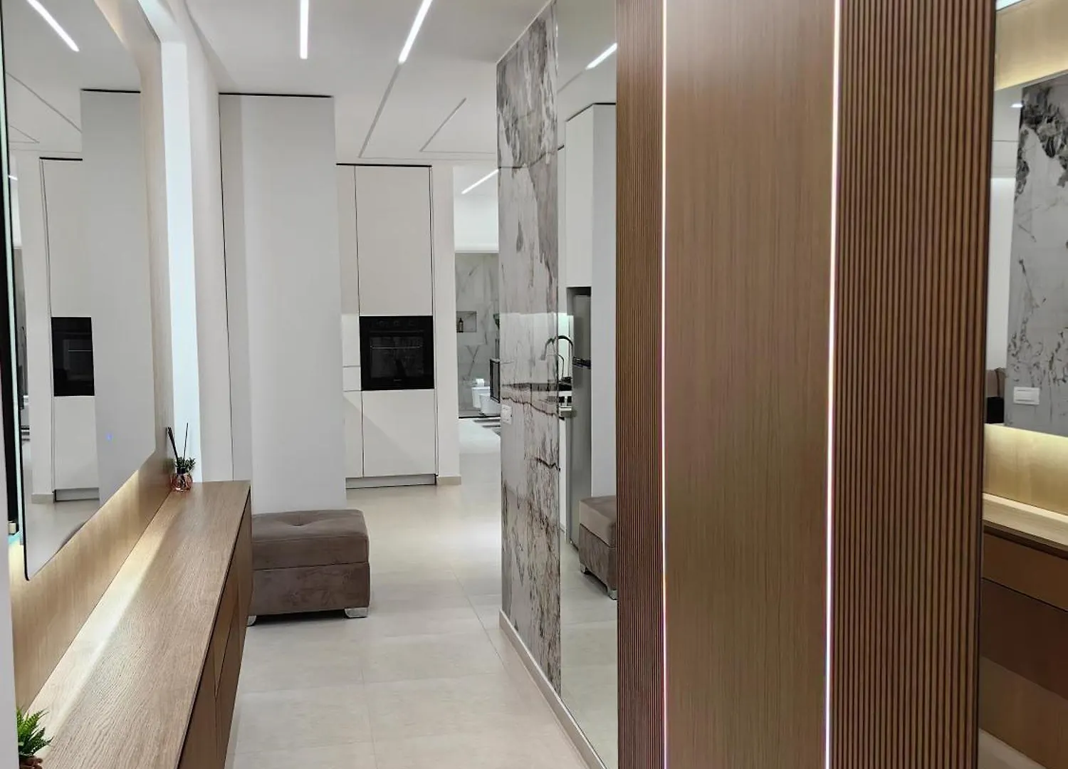 Lungomare Luxury Sea View Apartaments Vlorë